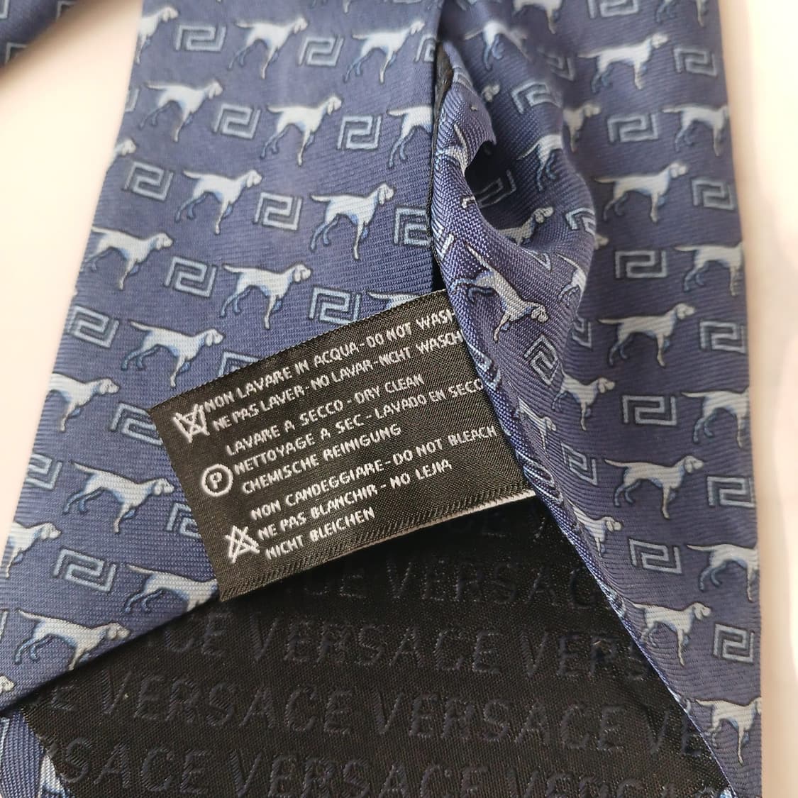 베르사체 실크 그리스 키&대형견 넥타이 8.9cm B등급 A19040
 상품이미지9