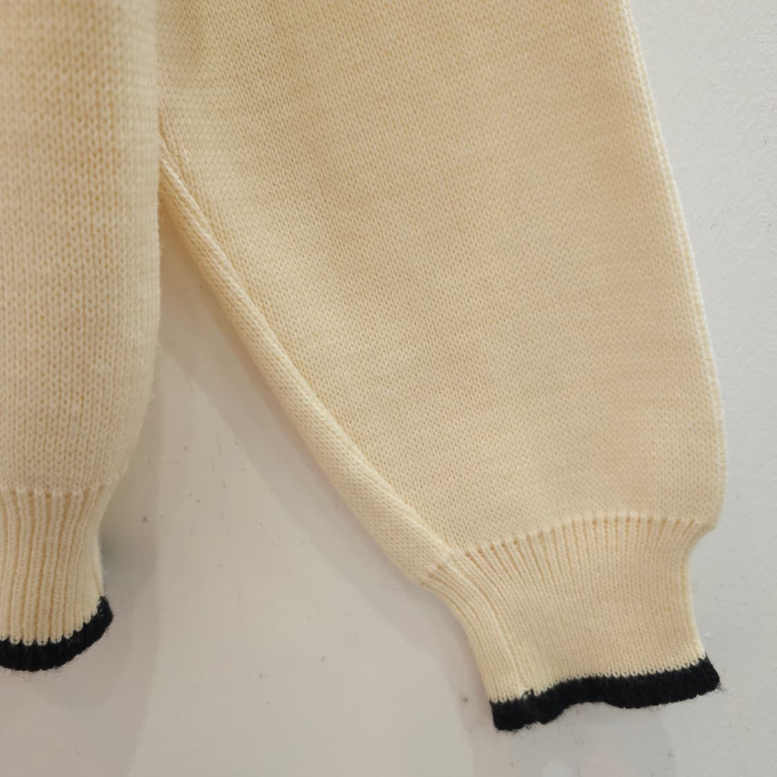 울혼방 스키 로고 버튼 하프넥 아이보리 니트 상품이미지7