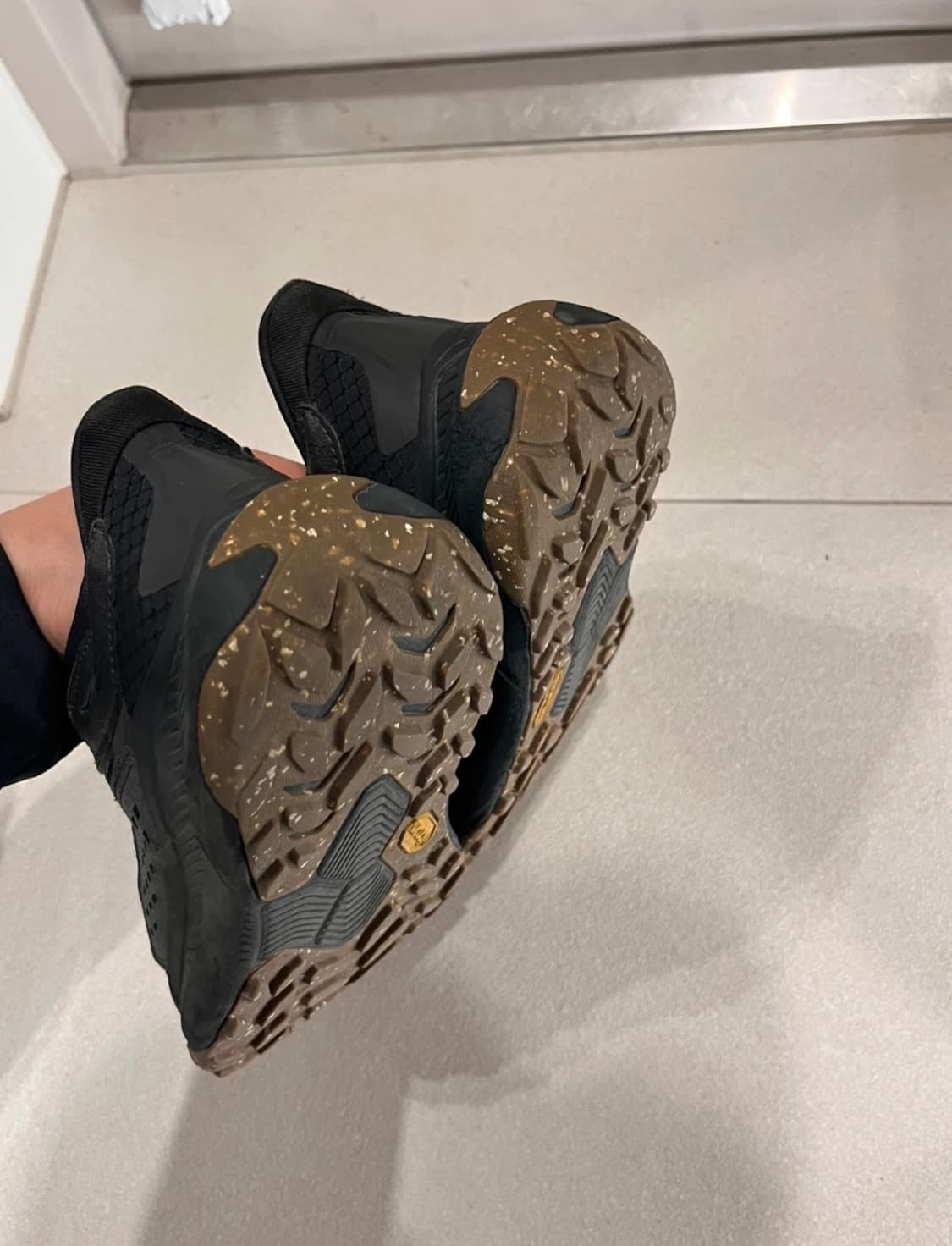 호카 트랜스포트 275 팝니다 상품이미지3