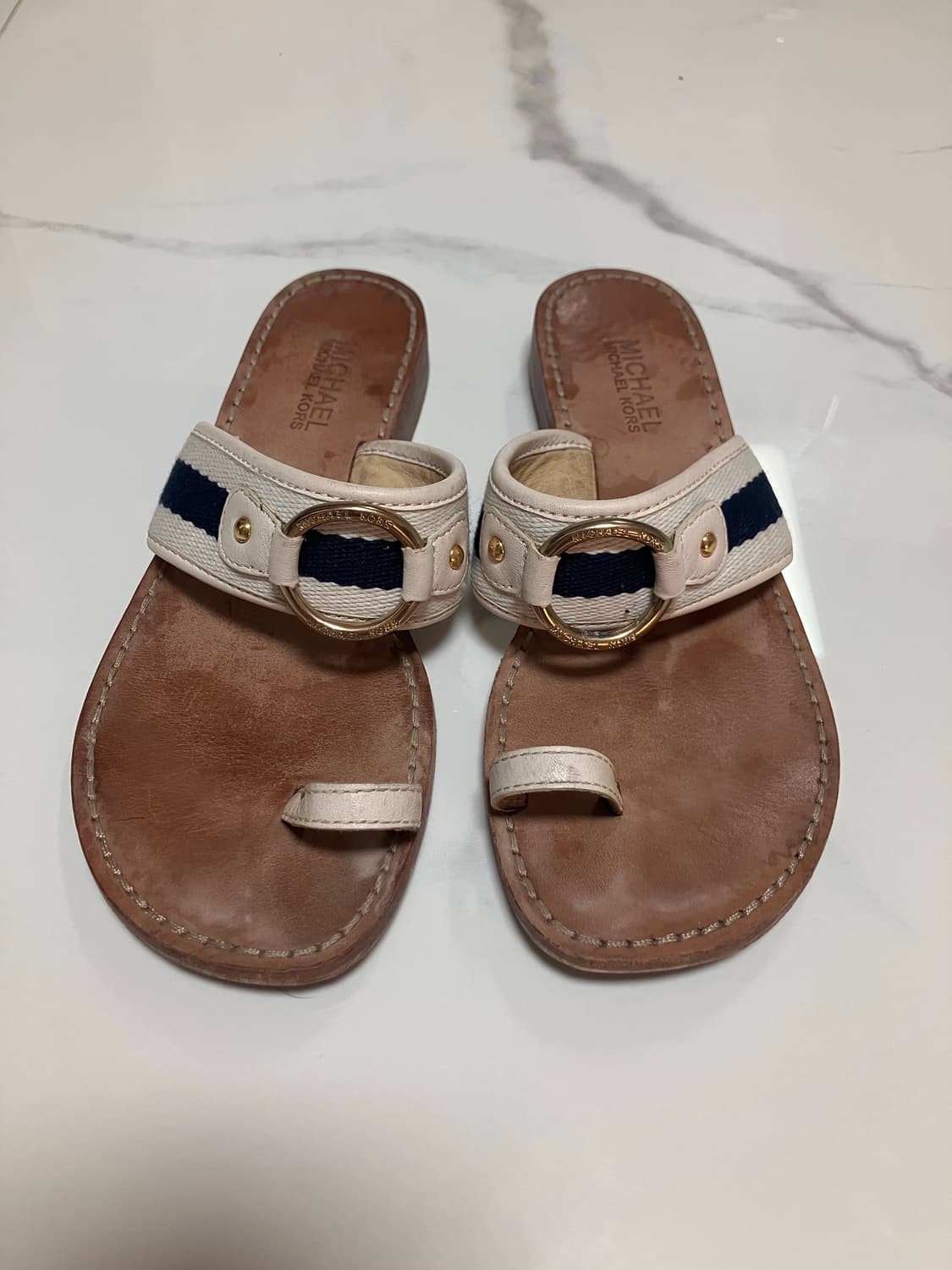 마이클 코어스 스트라이프 토 링 샌들 리조트룩 마린룩 쪼리 상품이미지1