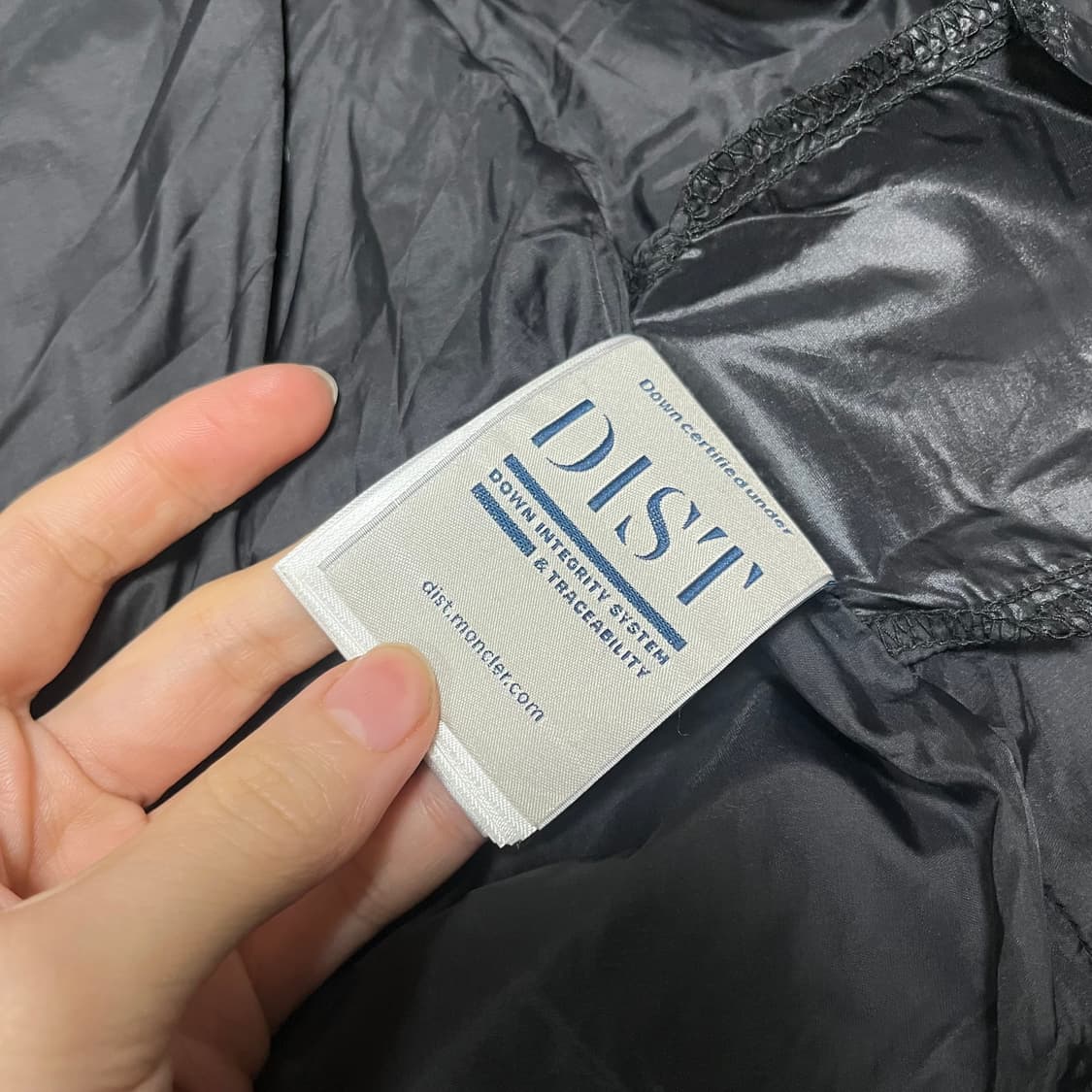 큐알o 몽클레어 여성 벨티드 롱패딩 2사이즈(95) 상품이미지6