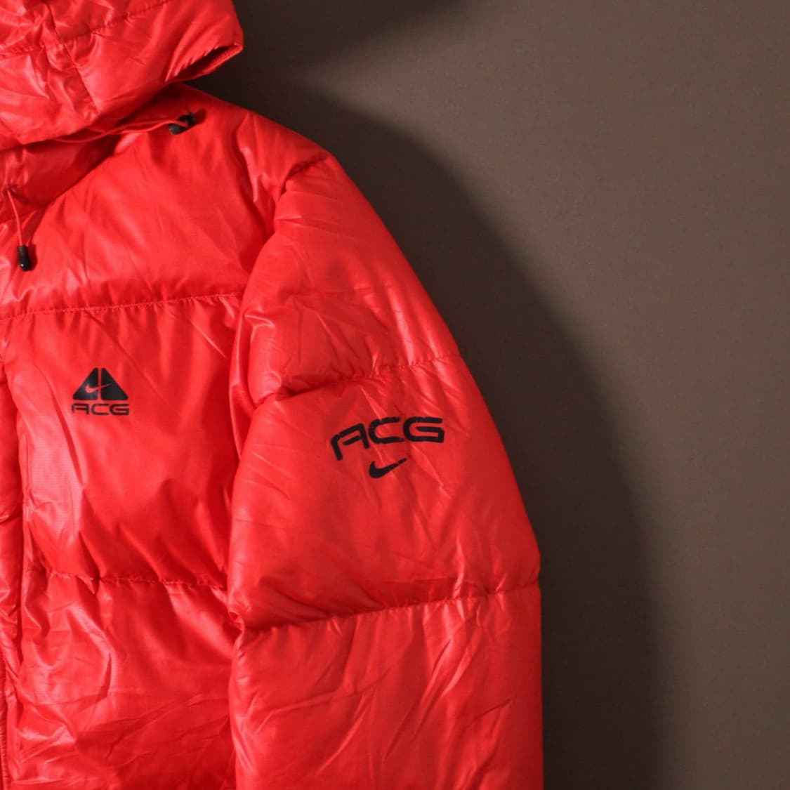 Nike ACG 레드 유광 패딩 상품이미지3