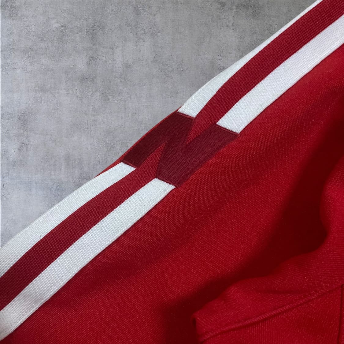 뉴발란스 스몰 로고 사이드 라인 레드 트랙탑 상품이미지2