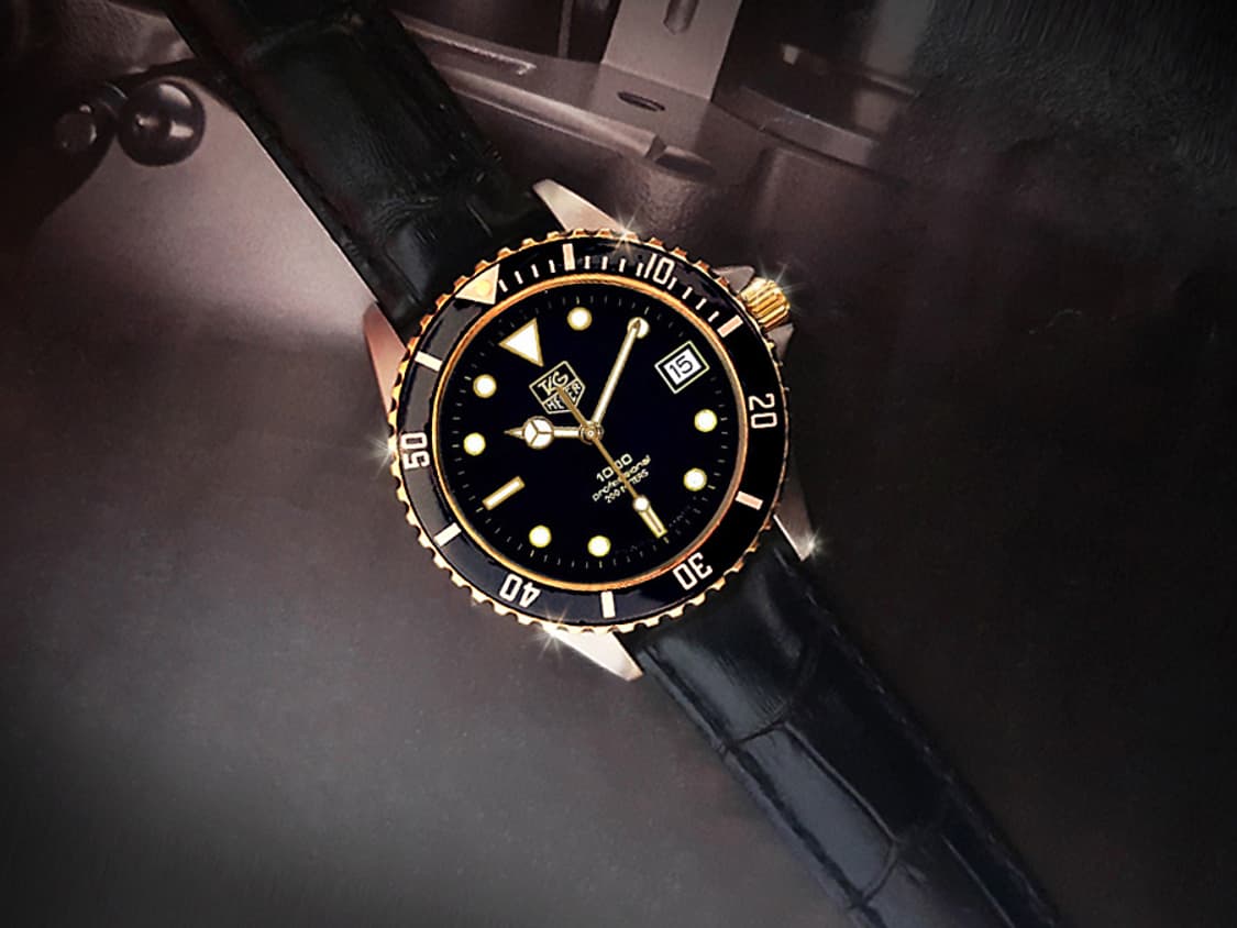 태그호이어 프로패셔널 1000 블랙판 남성 가죽 시계 상품이미지3