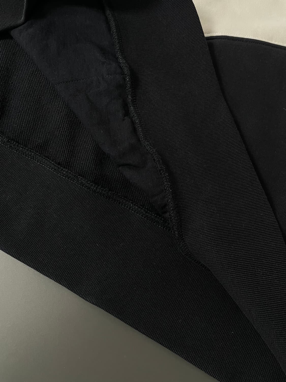 몽클레르 코튼 블랙와펜 쉐브론 블록 포인트 후드 상품이미지8