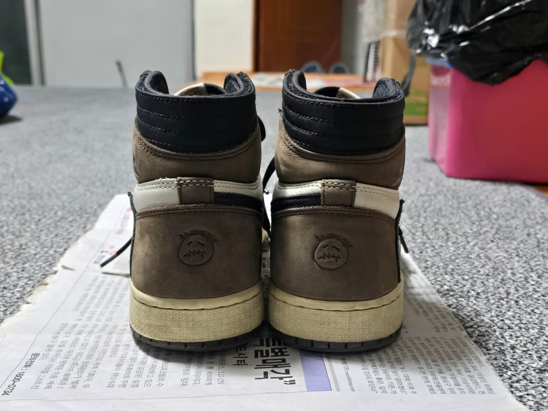 [250] 조던 1 트래비스 스캇 레트로 하이 OG SP 모카 상품이미지3