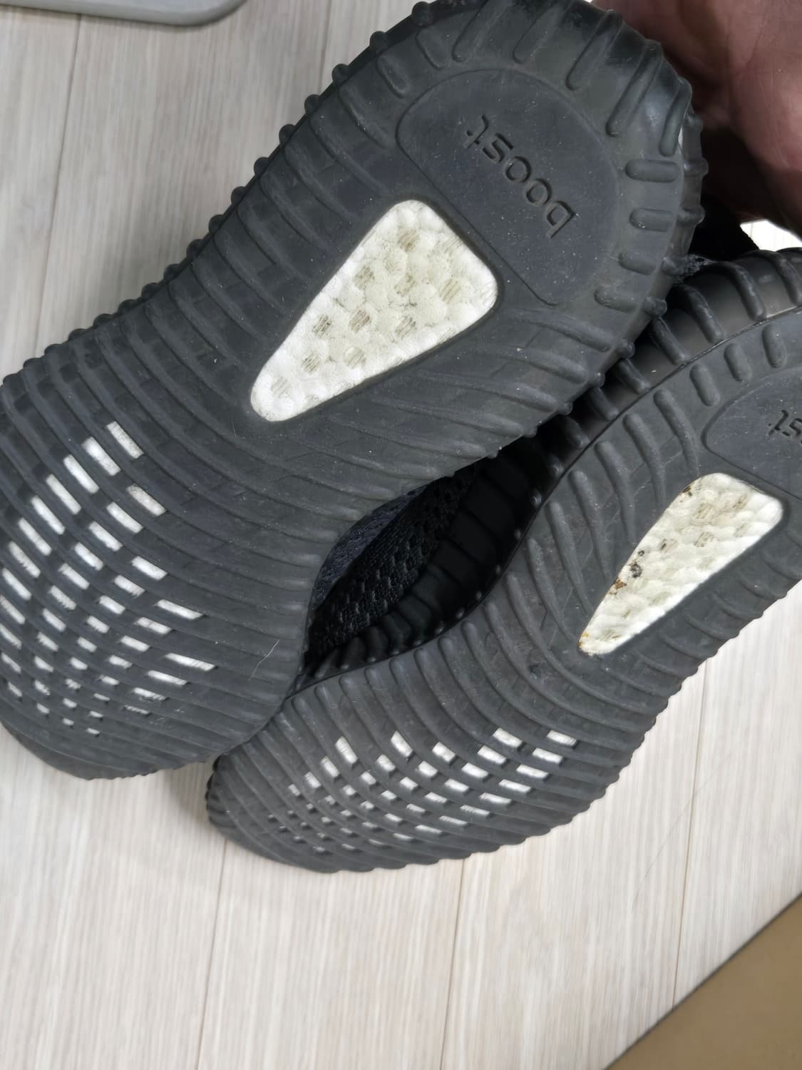 이지부스트350 트리플블랙 260 팝니다. 상품이미지4