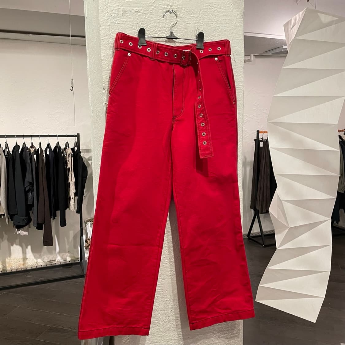 존 로렌스 설리반 벨티드 오버사이즈 팬츠 레드 상품이미지1