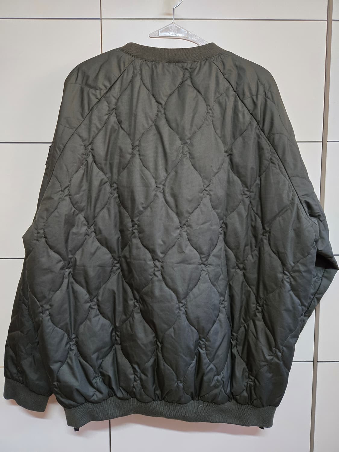 뉴발란스  누빔 퀼팅 맨투맨 상품이미지5