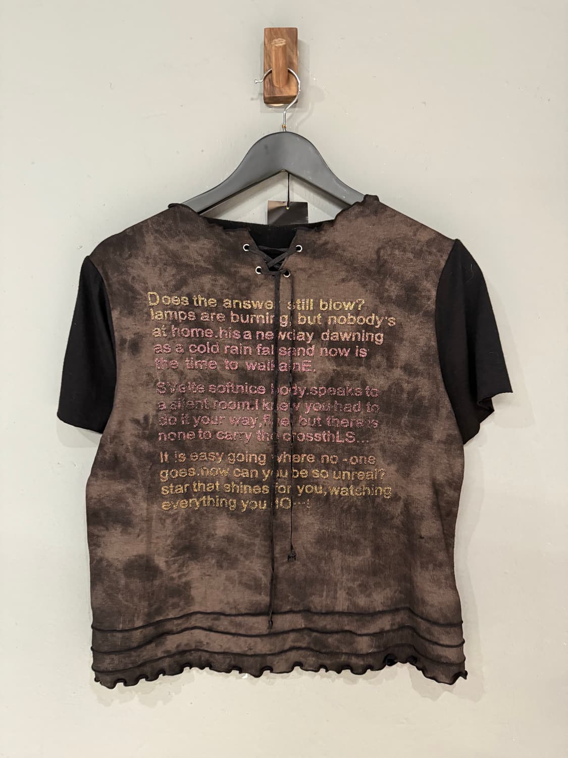 grunge printing lettering eyelet top  상품이미지5