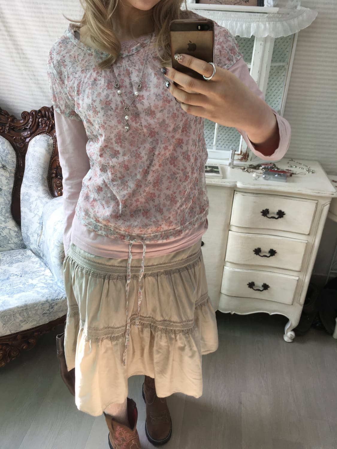 Set)레이어드 블라우스 + 핑크레이스티 + 베이지스커트 상품이미지4