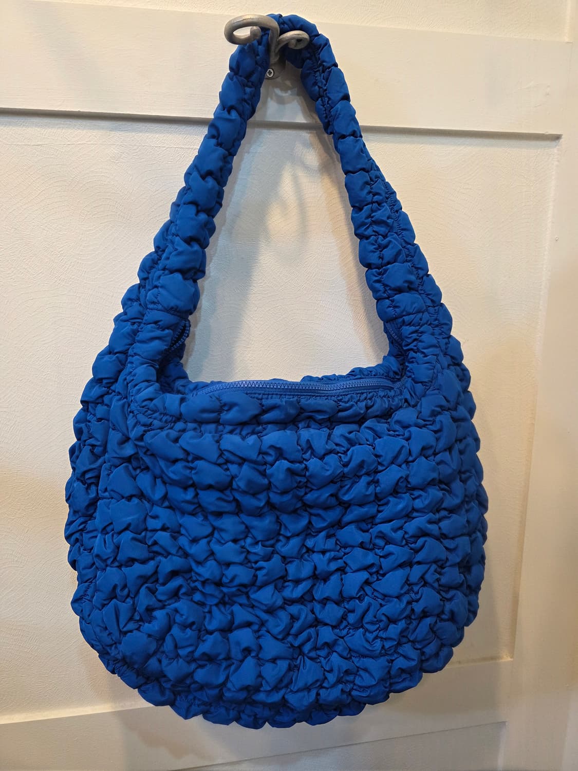 코스 오버사이즈 퀼티드 크로스바디백 블루 상품이미지2