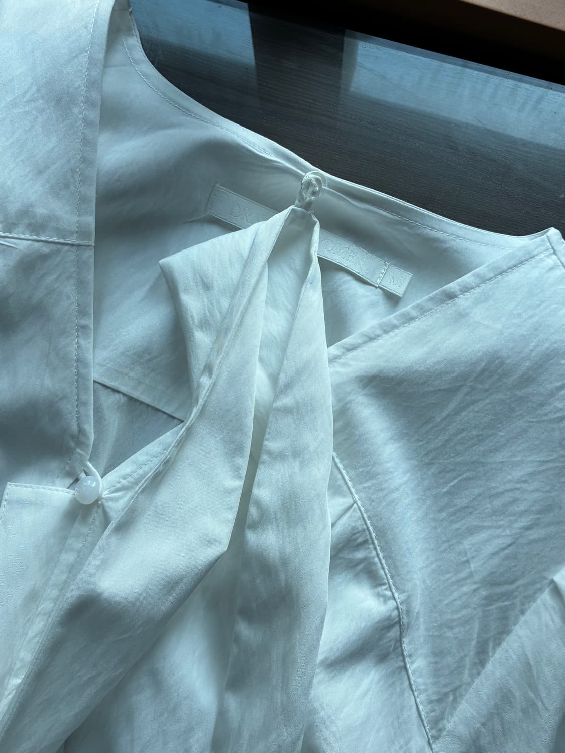 (M) 드로우핏 우먼 턱 브이넥 타이 블라우스 [IVORY] 판매 상품이미지8