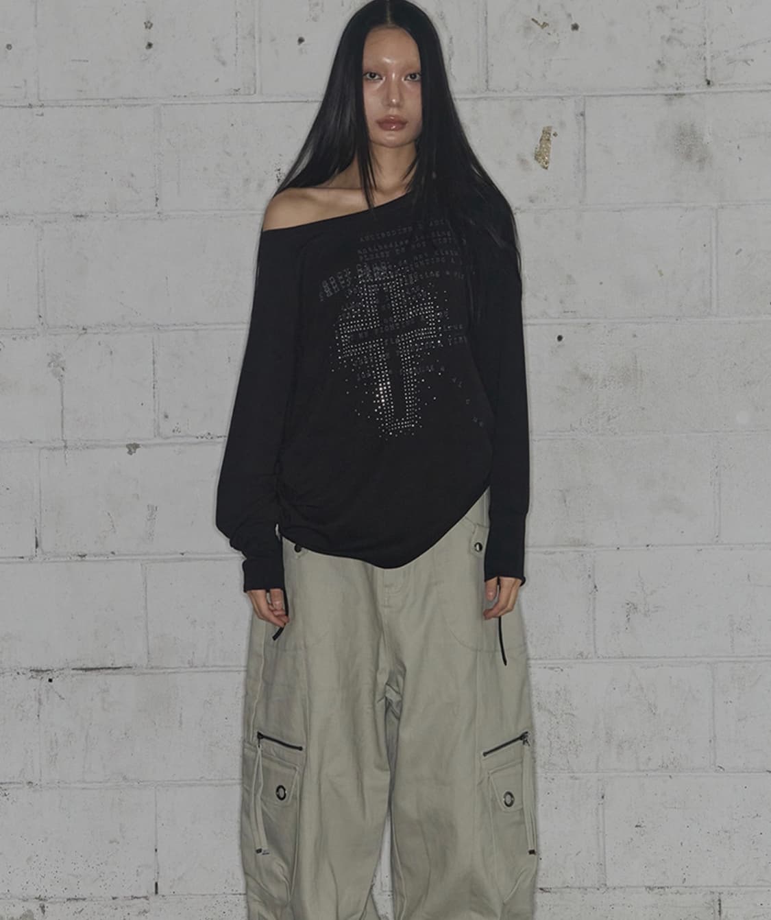 디바인 크로스 오프 숄더 티 (BLACK)  상품이미지4