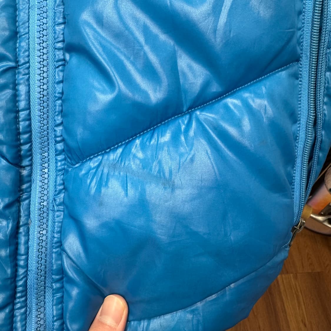 MODIFIED 모디파이드 후드 패딩 베스트 패치워크 디테일 블루 상품이미지9