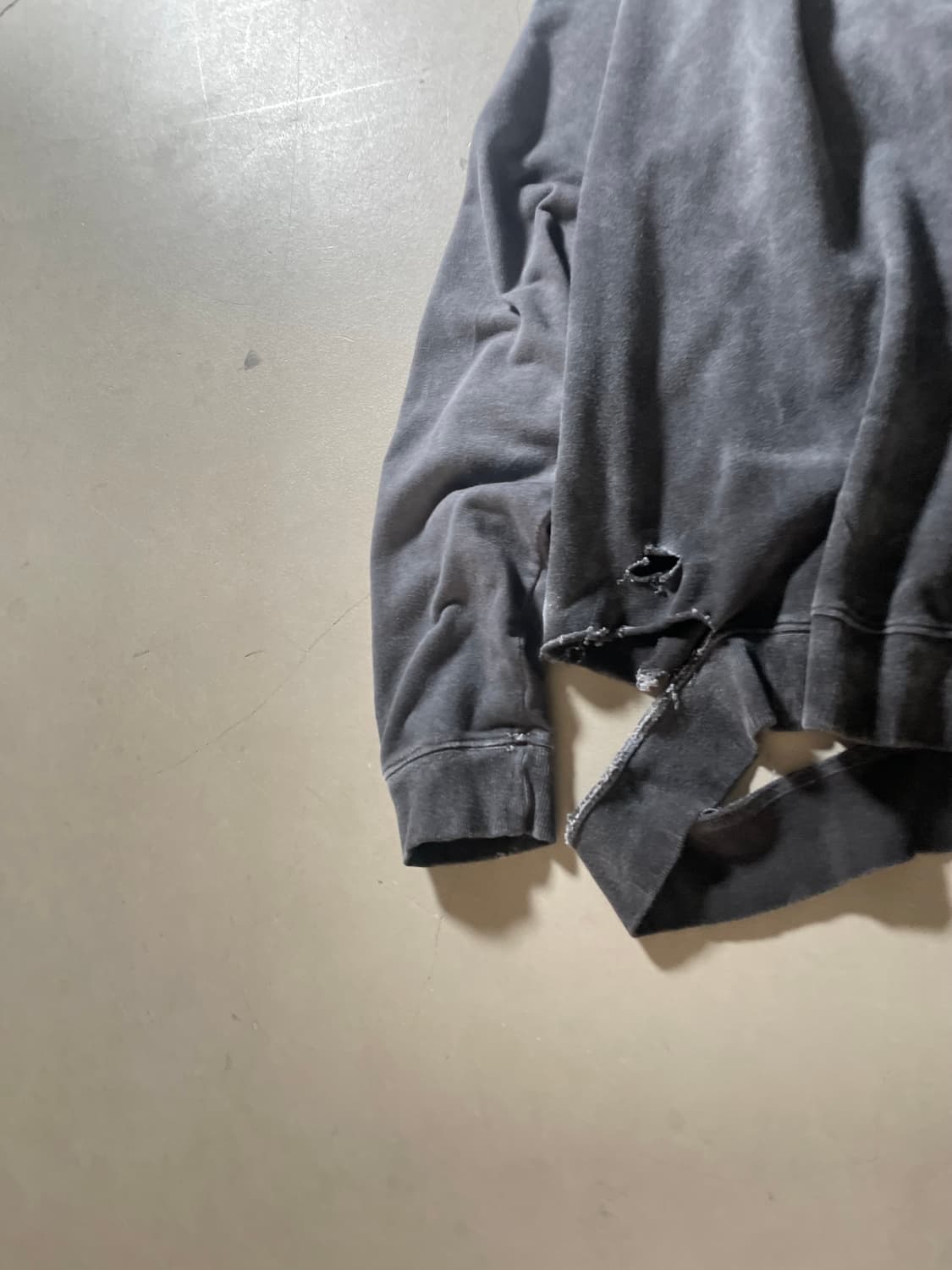 KZ Atelier Distressed Sweatshirt 상품이미지3