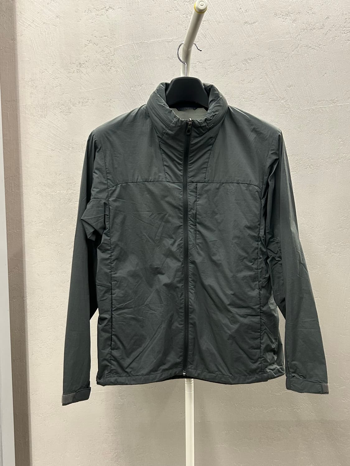 코오롱 스포츠 그레이 남성 바람막이 자켓 상품이미지2