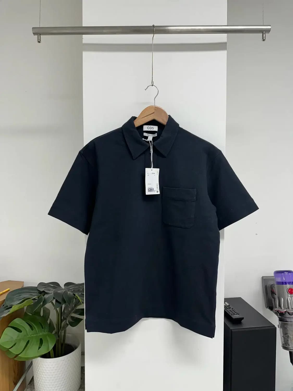 (새제품) COS 코스 블랙 집업 카라 티셔츠 상품이미지1