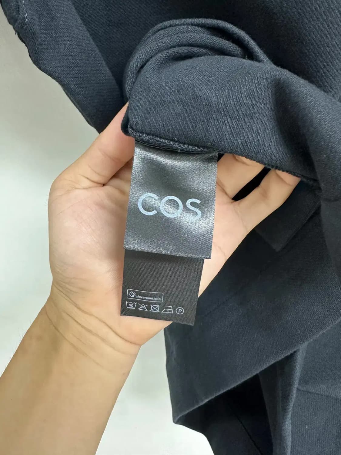 (새제품) COS 코스 블랙 집업 카라 티셔츠 상품이미지4