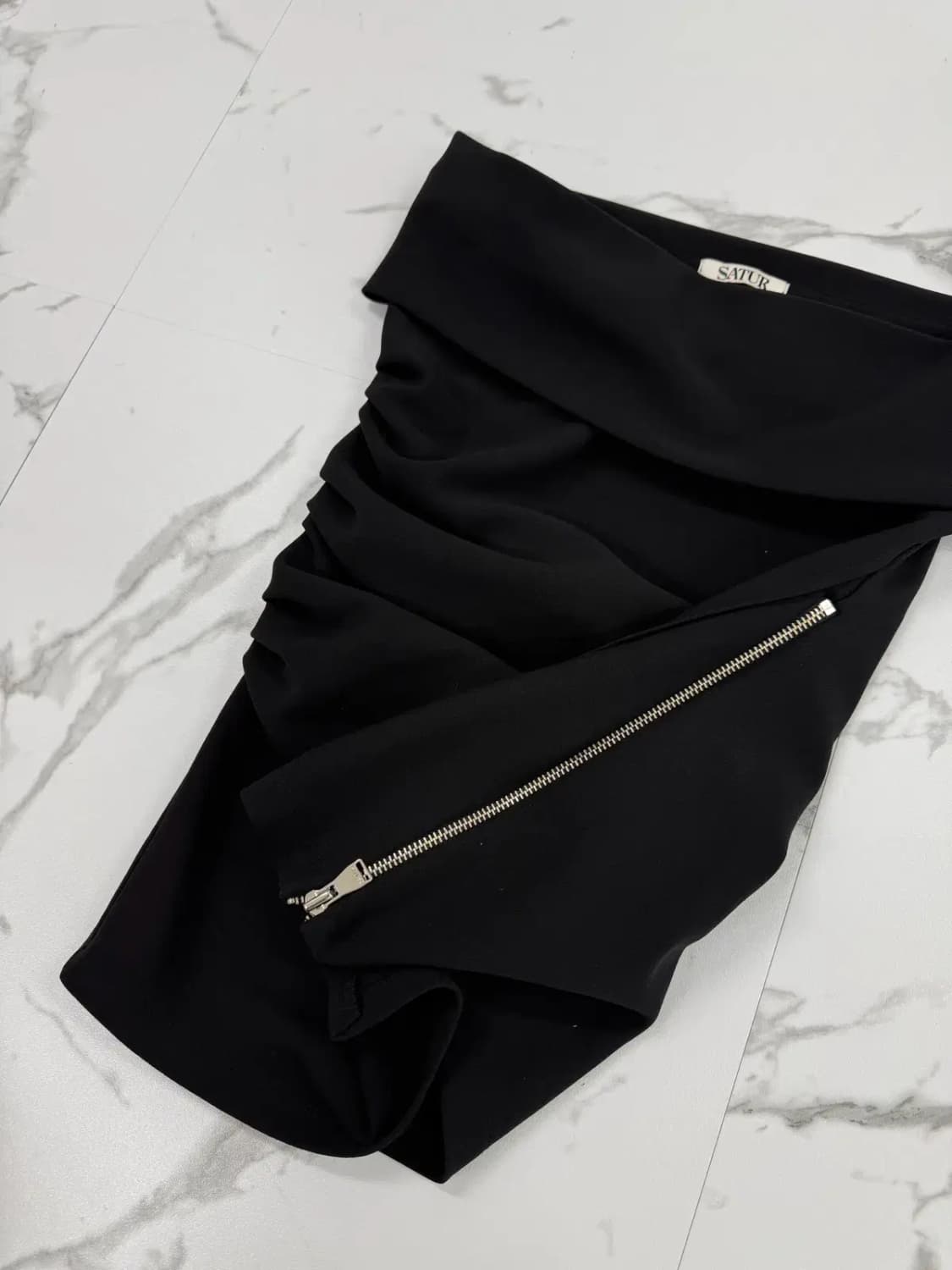 SATUR 세터 사이드 셔링 오프숄더 탑 상품이미지3