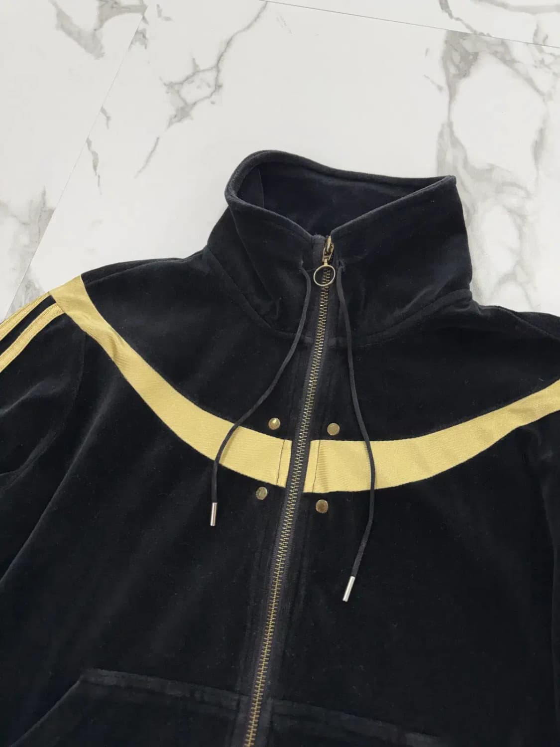 아디다스 벨루어 블랙 트랙탑 상품이미지3