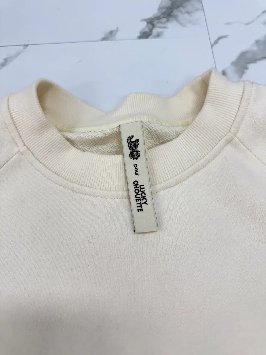 럭키슈에뜨 JDC 자수 맨투맨 상품이미지3