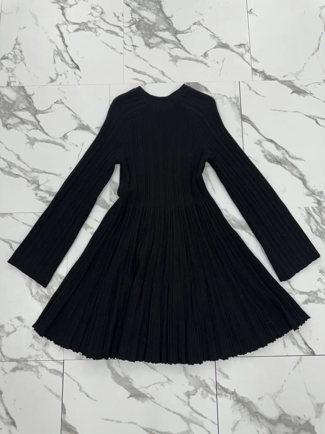럭키슈에뜨 블랙 플리츠 원피스 상품이미지2