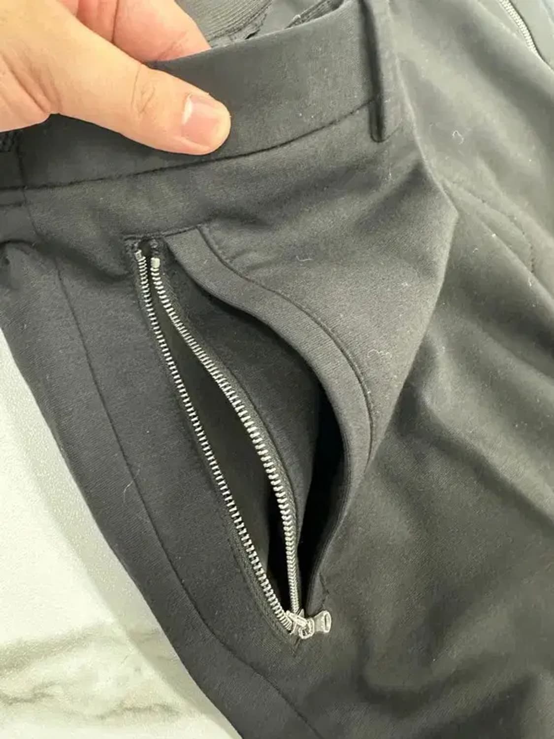 솔리드옴므 블랙 지퍼 디테일 슬랙스 상품이미지3