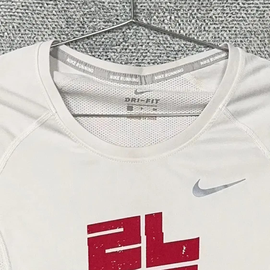 나이키 드라이핏 여성 기능성 반팔티 S 상품이미지3