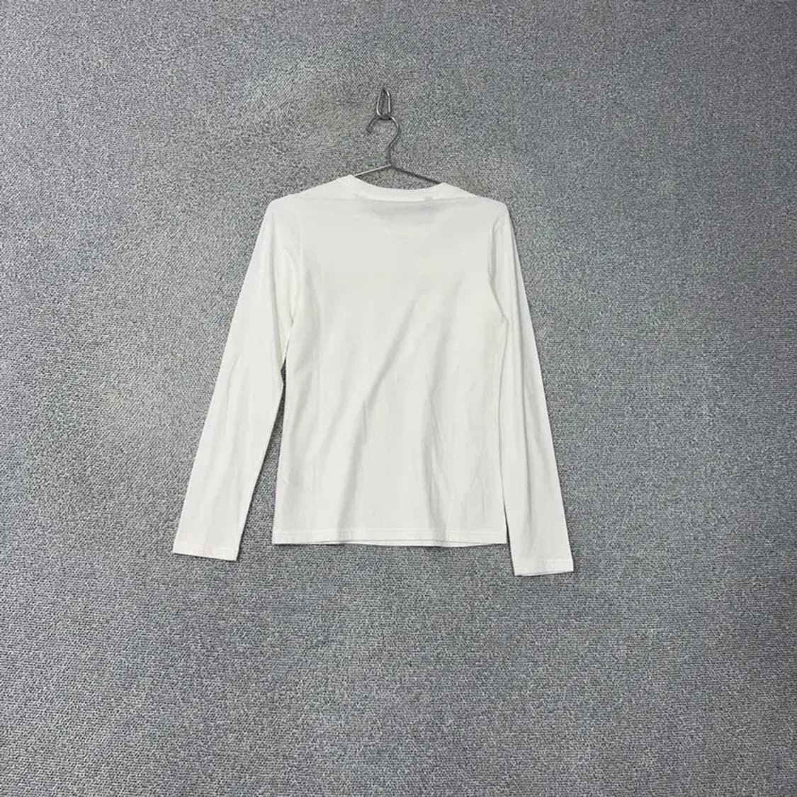 [새상품]게스 심플로고 화이트 여성 긴팔티 XS 상품이미지2