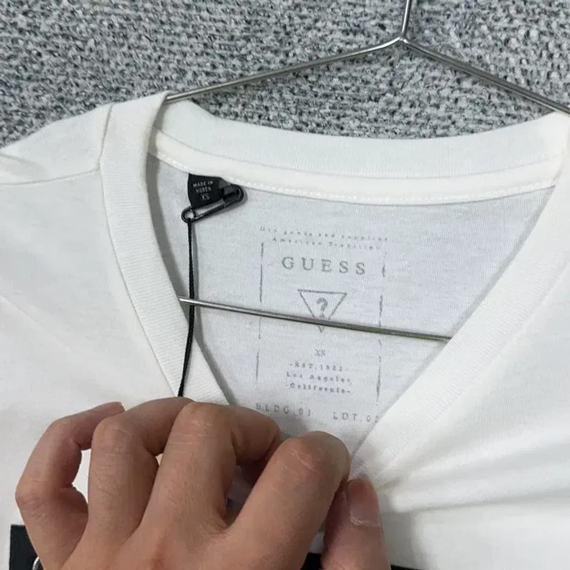 [새상품]게스 심플로고 화이트 여성 긴팔티 XS 상품이미지4