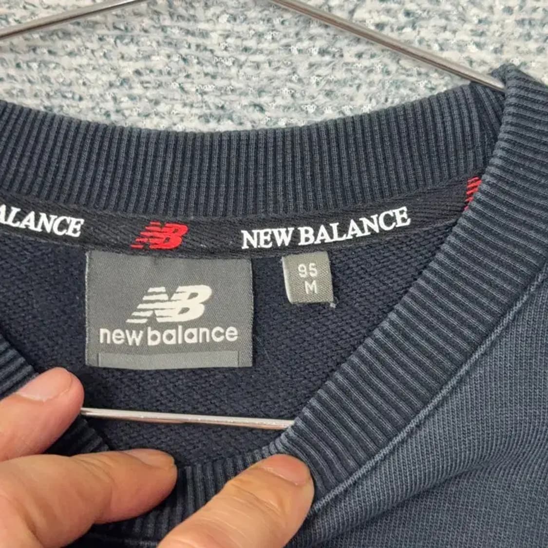 뉴발란스 스펠로고 네이비 맨투맨 M 상품이미지3