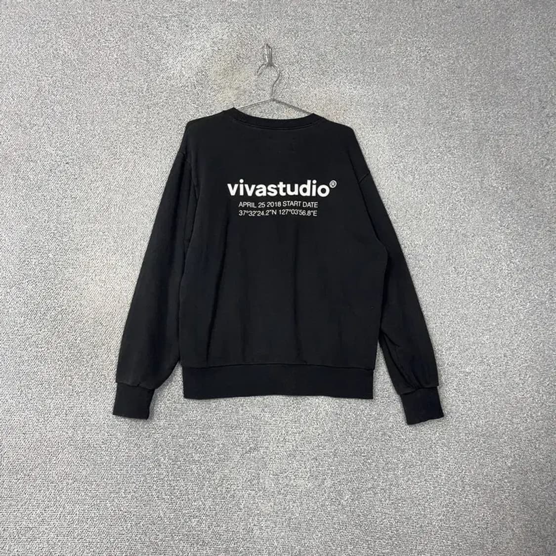 비바스튜디오 블랙 로고 맨투맨 S 상품이미지2