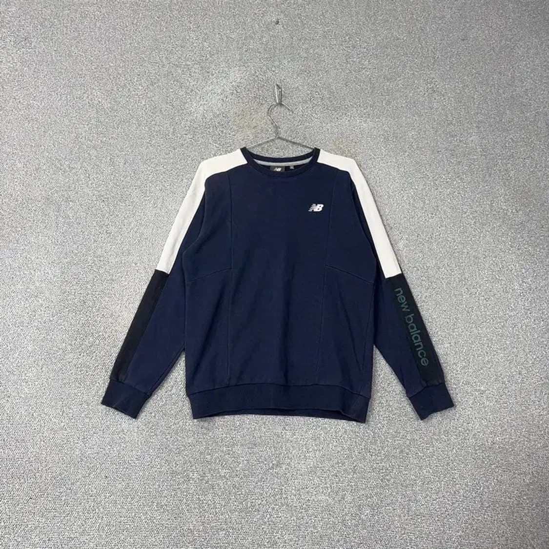 뉴발란스 네이비 로고 캐주얼 맨투맨 M 상품이미지1