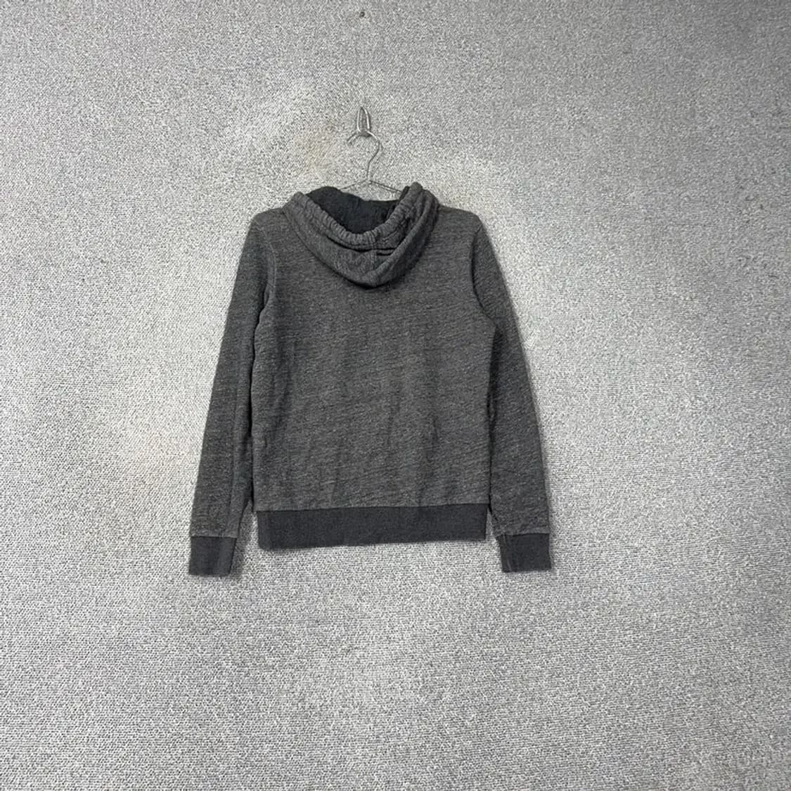 뉴발란스 그레이 프린팅 로고 후드티 90 상품이미지2