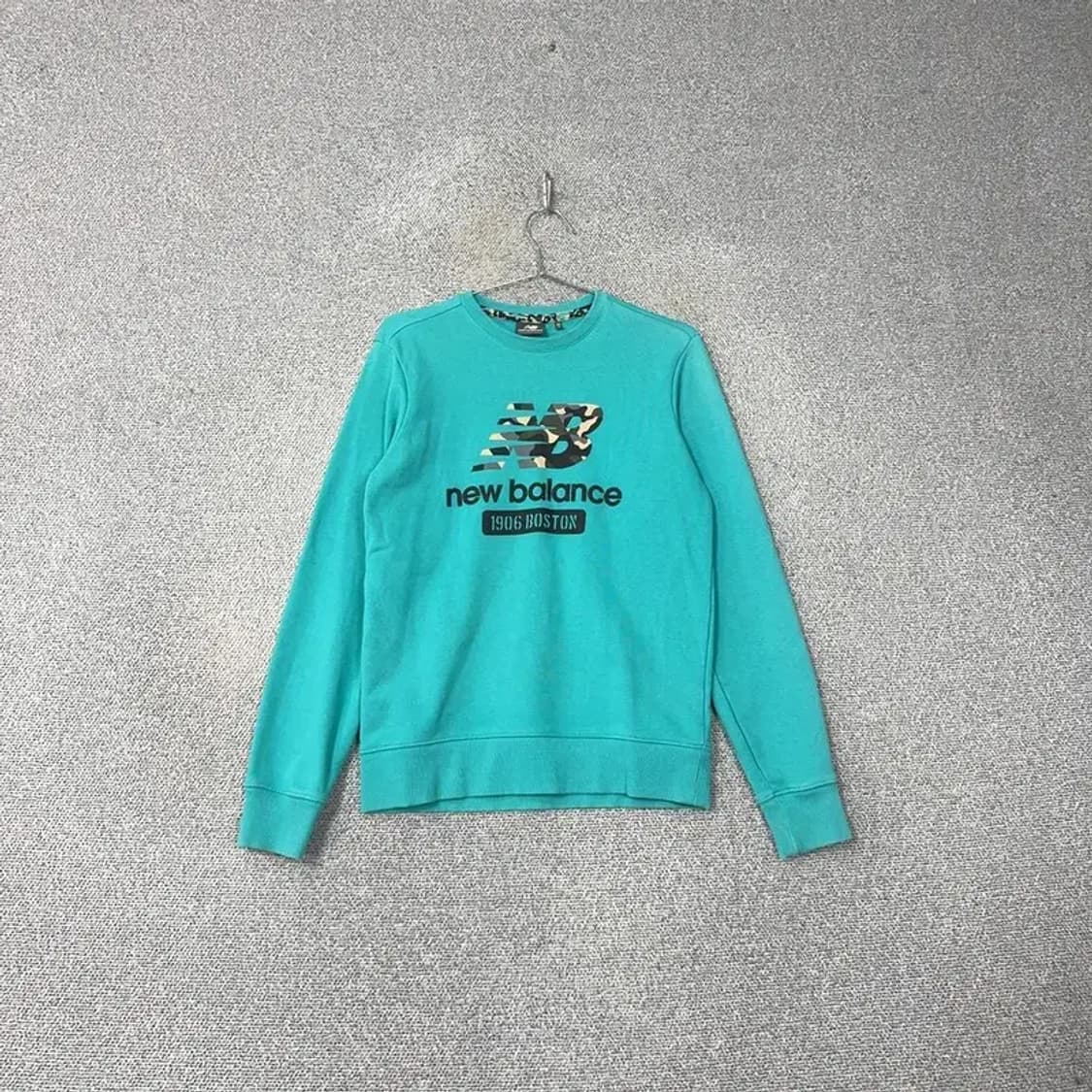 뉴발란스 카모 프린팅 맨투맨 90 상품이미지1