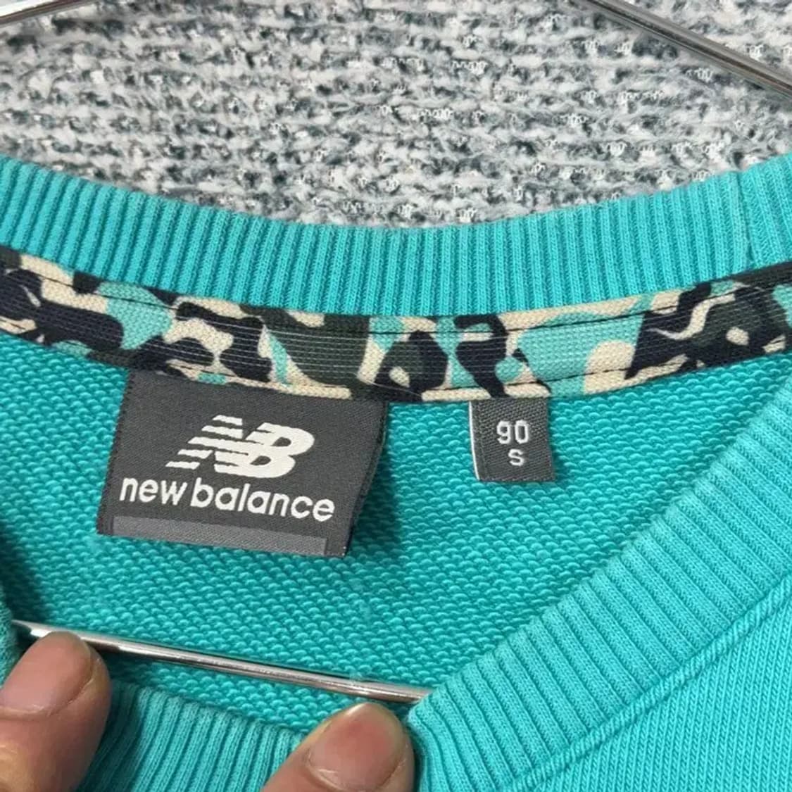 뉴발란스 카모 프린팅 맨투맨 90 상품이미지3