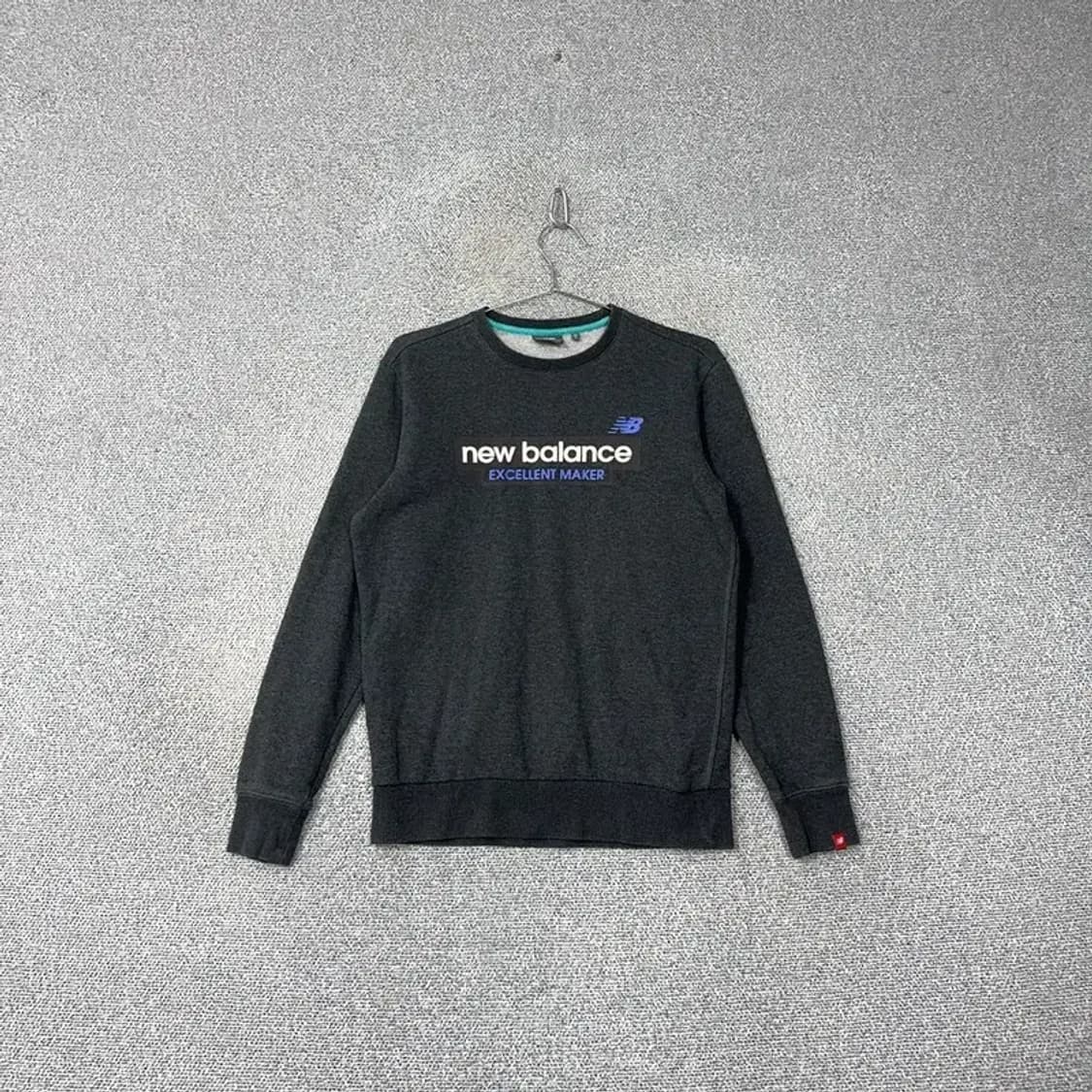 뉴발란스 프린팅 로고 차콜 그레이 맨투맨 S 상품이미지1