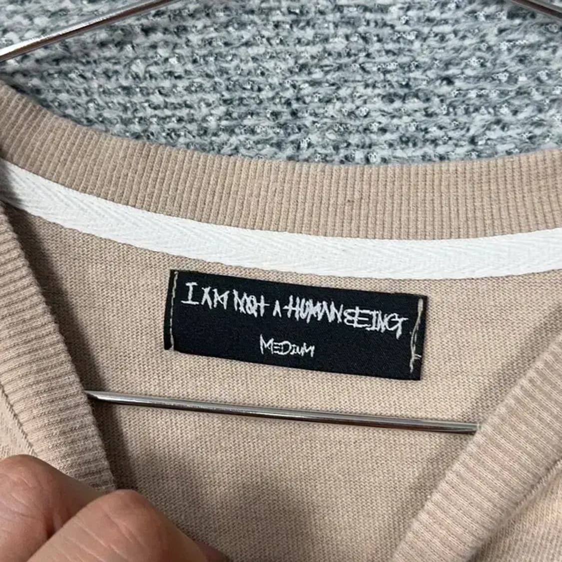 아임낫어휴먼비잉 베이지 긴팔티 롱슬리브 M 상품이미지3