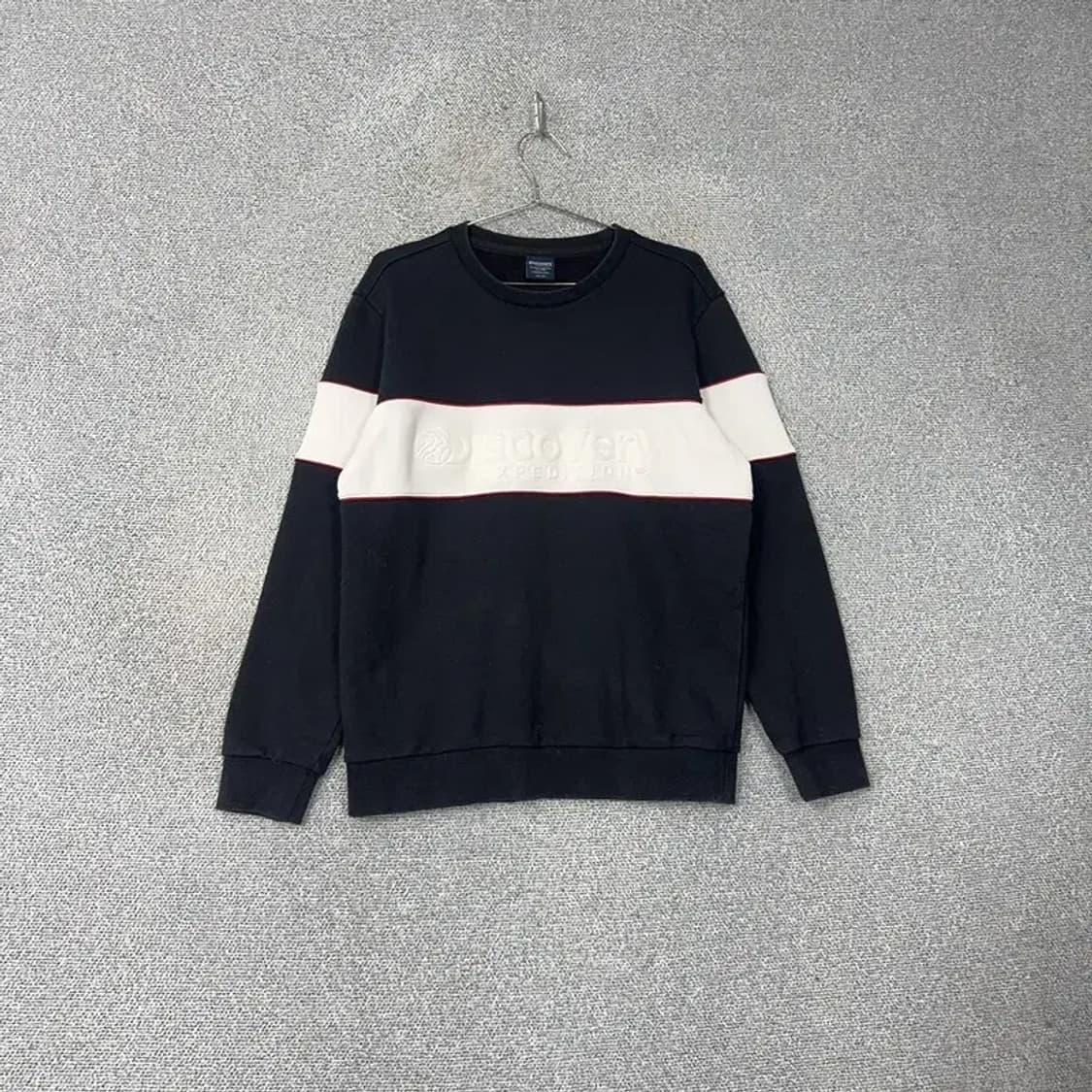 디스커버리 블랙 화이트 로고 캐주얼 맨투맨 100 상품이미지1