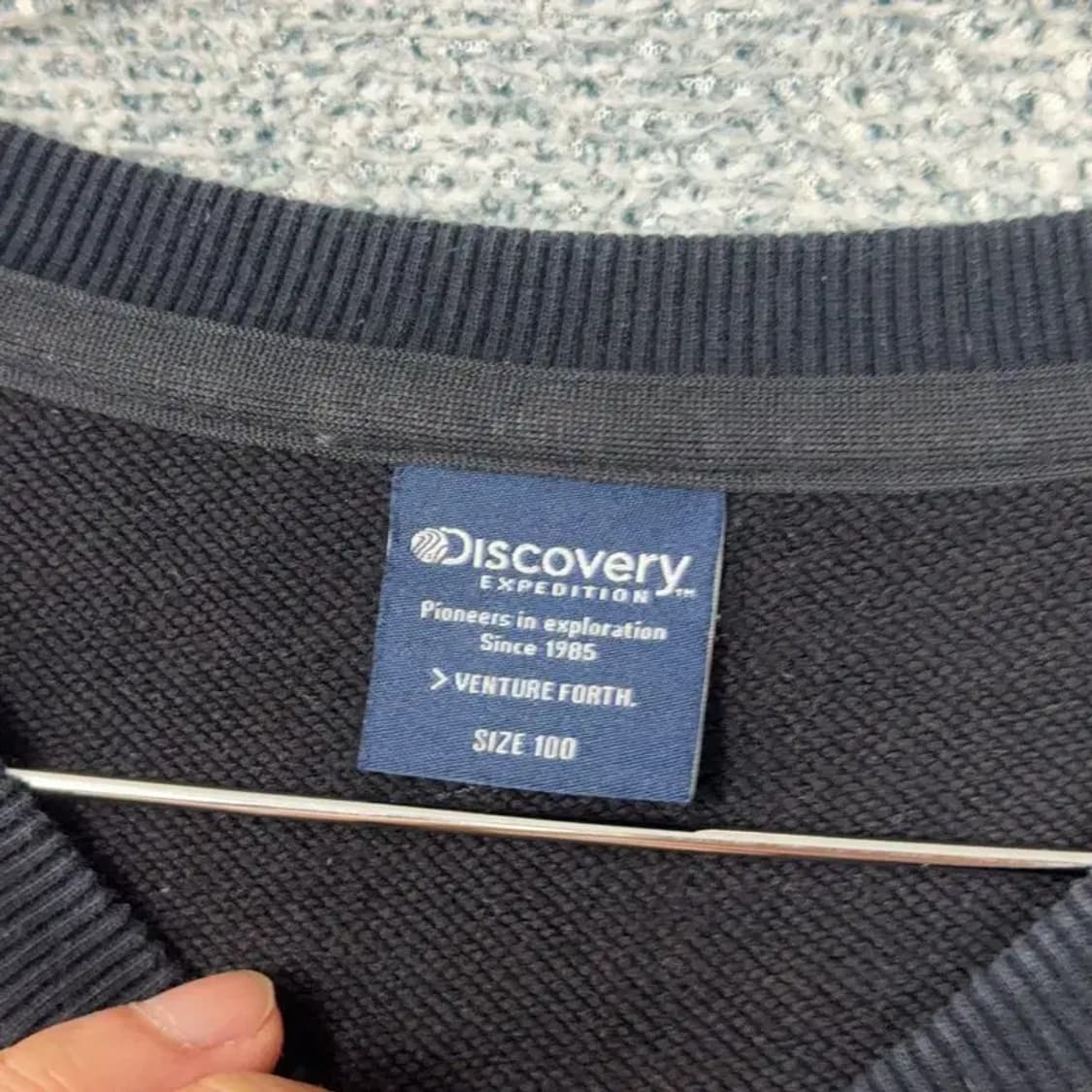 디스커버리 블랙 화이트 로고 캐주얼 맨투맨 100 상품이미지3