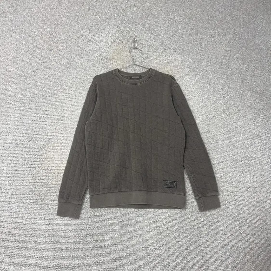 버커루 퀄팅 엠보싱 그레이 맨투맨 L 상품이미지1