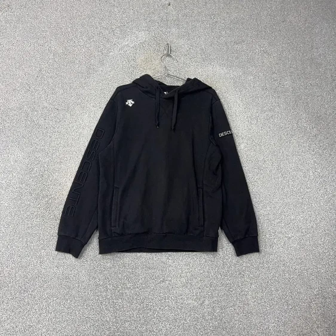 데상트 로고 블랙 후드티 L 상품이미지1