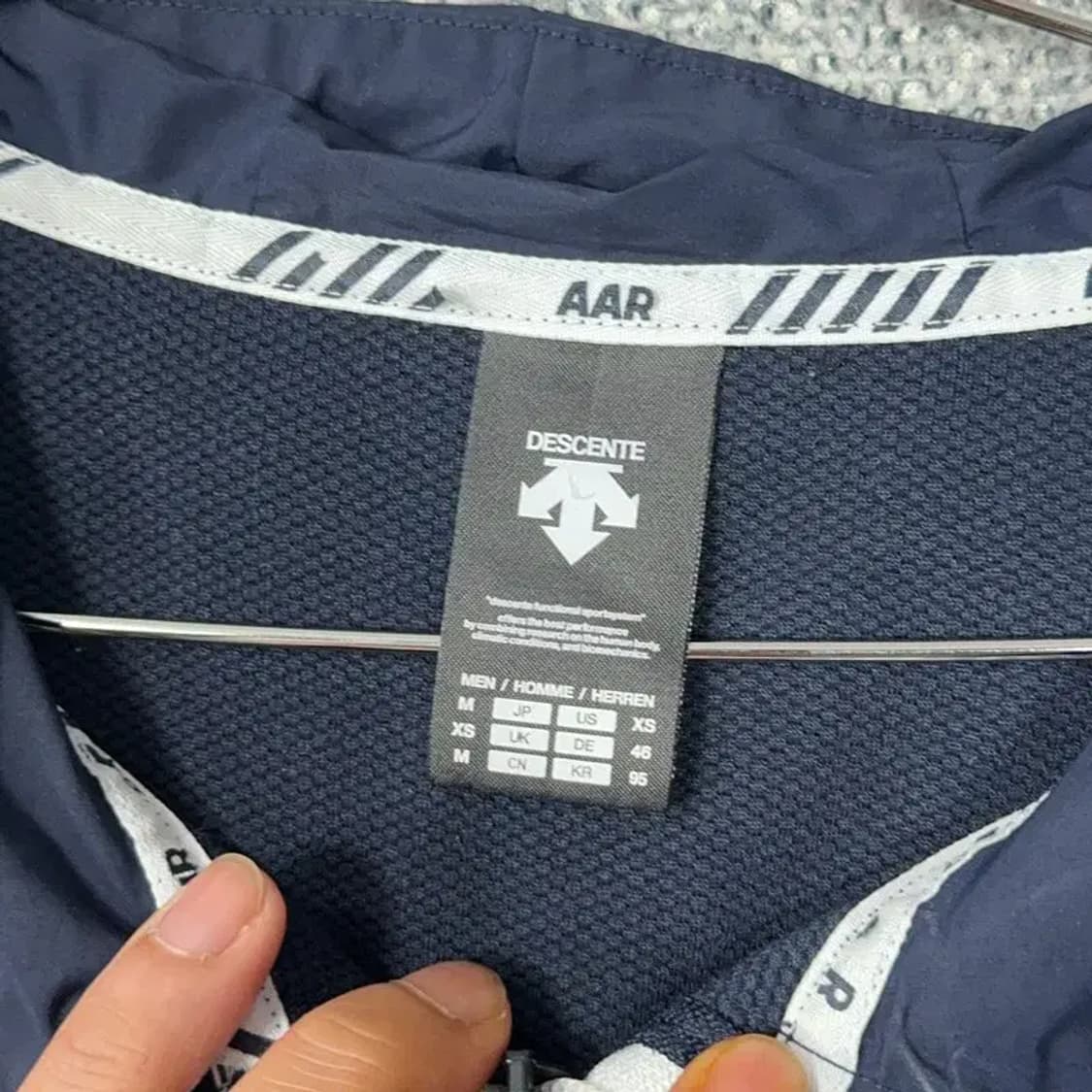 데상트 로고 네이비 기능성 운동 후드집업 M 상품이미지3