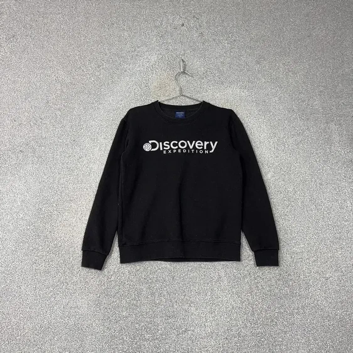 디스커버리 프린팅 블랙 로고 맨투맨 S 상품이미지1
