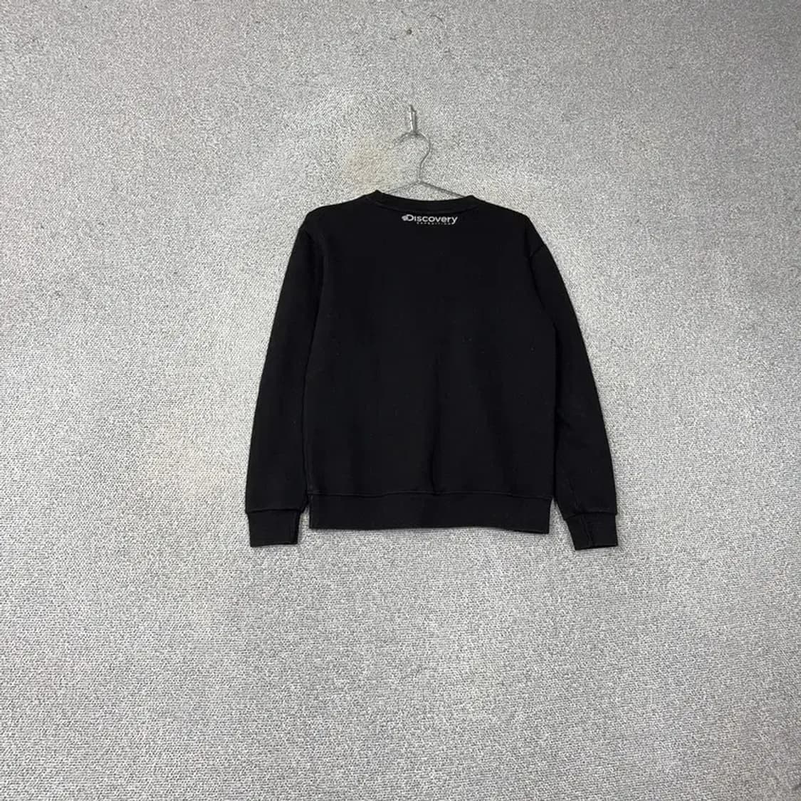 디스커버리 프린팅 블랙 로고 맨투맨 S 상품이미지2