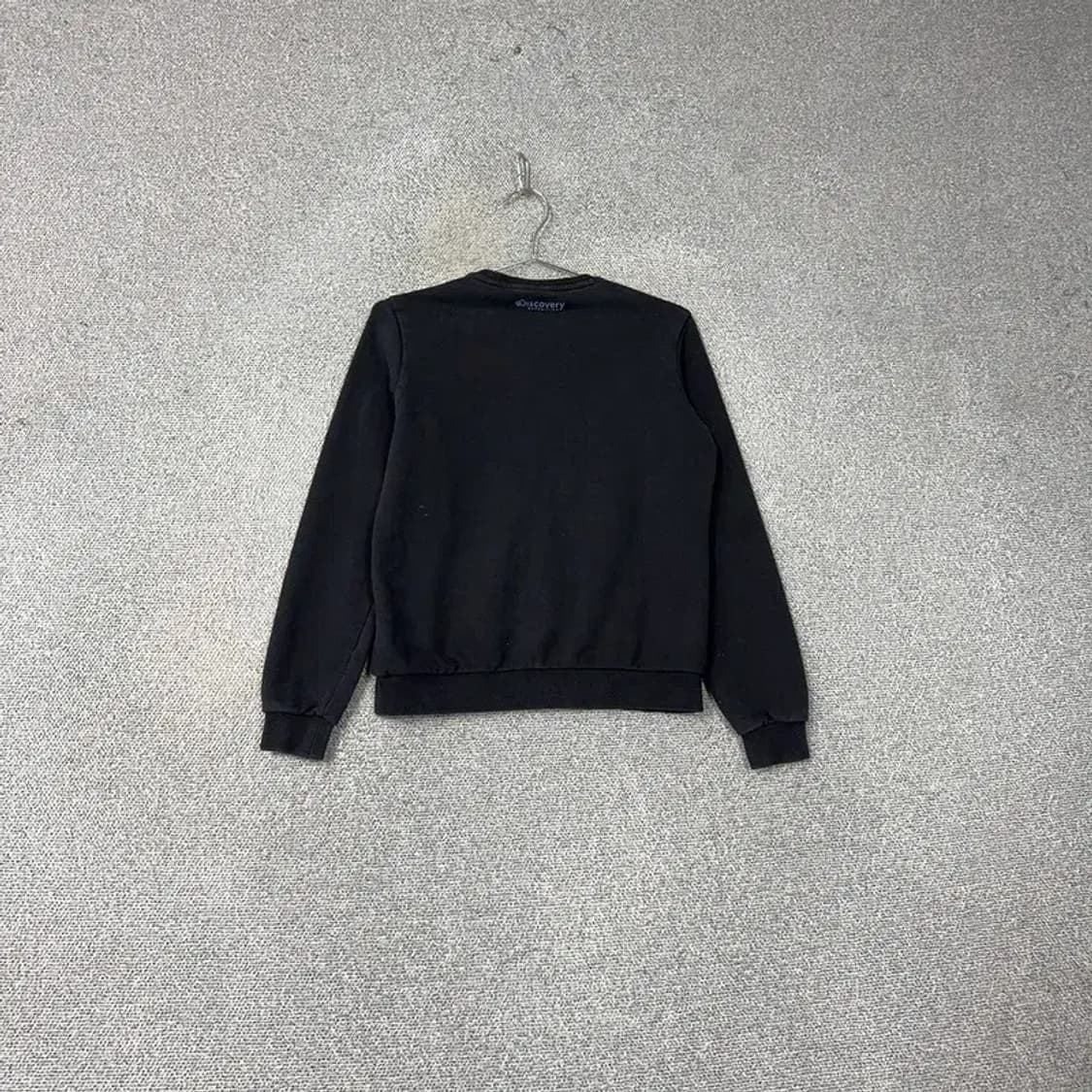 디스커버리 캐주얼 로고 블랙 여성 맨투맨 90 상품이미지2