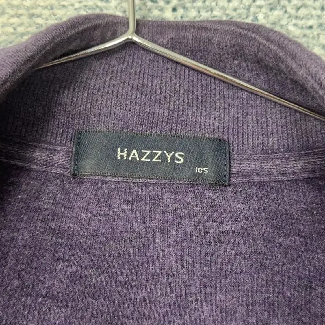 해지스 퍼플 로고 버튼 카라 코튼 니트 105 상품이미지3