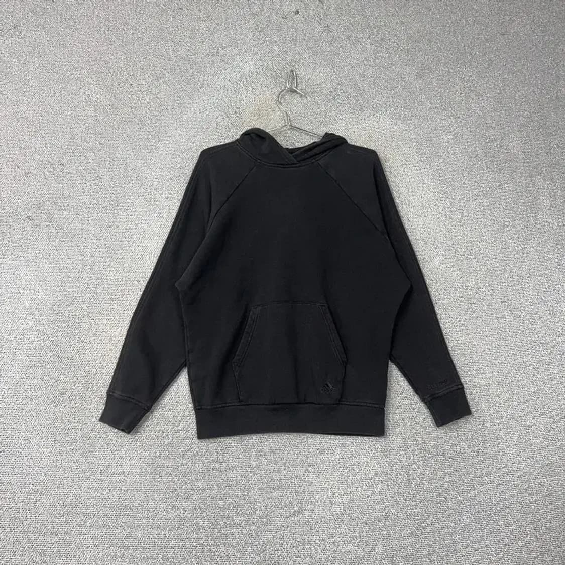 아디다스 올블랙 빈티지 로고 후드티 XS 상품이미지1