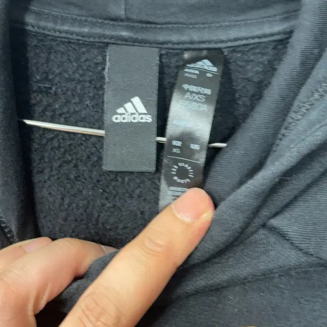 아디다스 올블랙 빈티지 로고 후드티 XS 상품이미지3